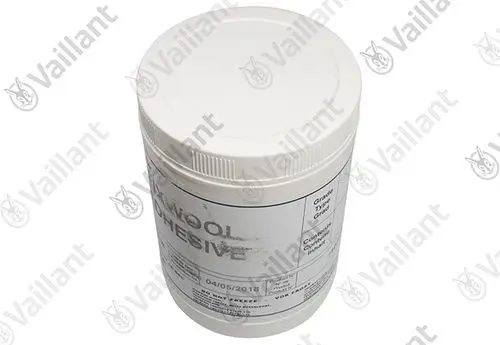 Weißer Behälter mit Aufschrift "Mineralwool Adhesive", zum Kleben von Mineralwolle. Enthält Informationen zu Inhalt und Haltbarkeitsdatum. Marke Vaillant sichtbar.